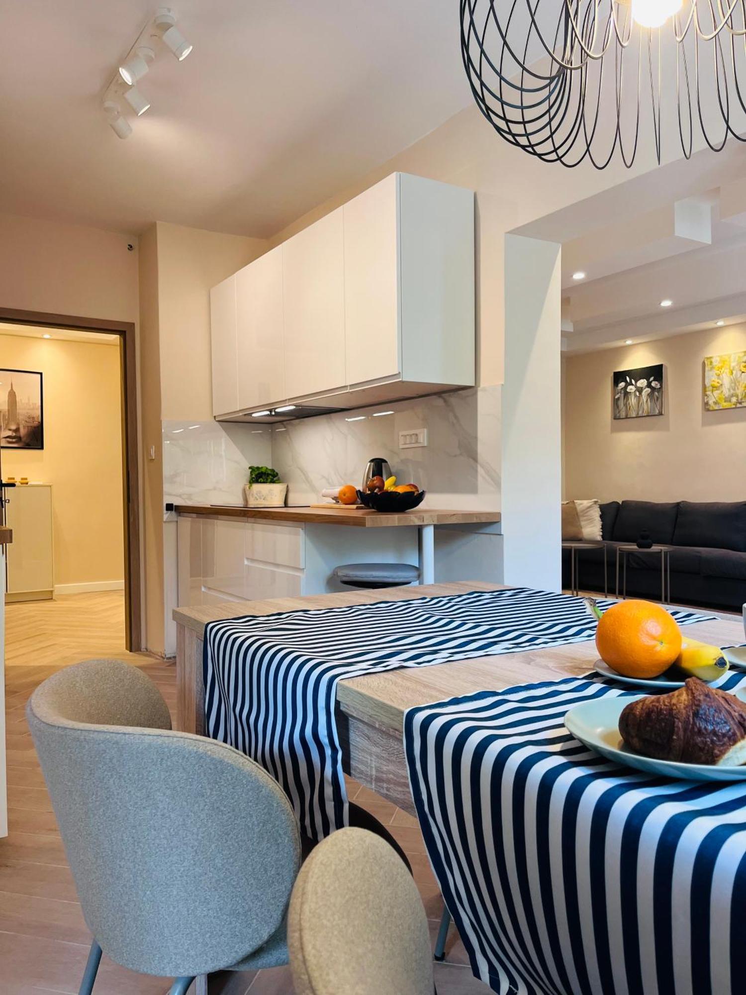 King's Square - Free Parking Apartment *